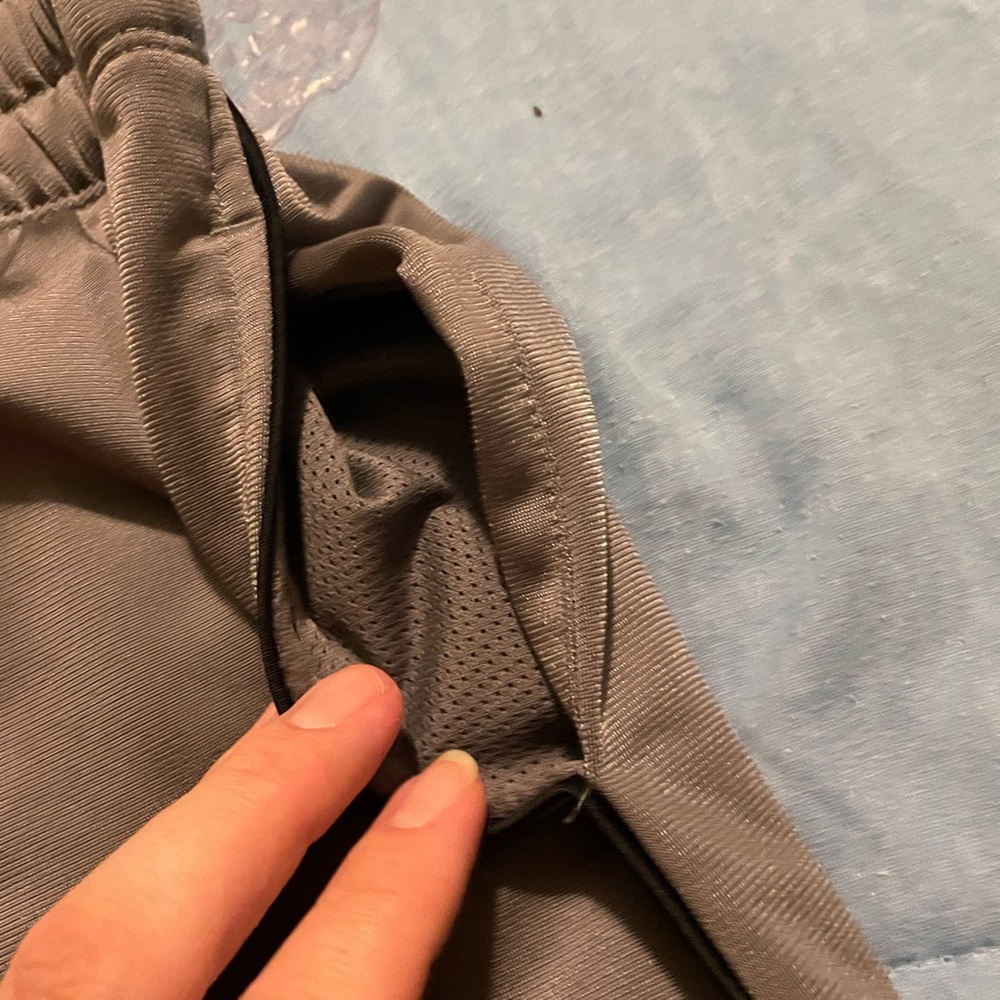 Under Armour Gray Size Large Loose Sweatpants - Picture 9 of 9
